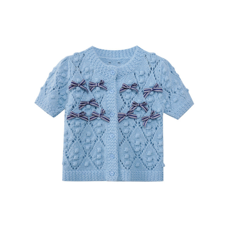 Short sleeved knitted sweater