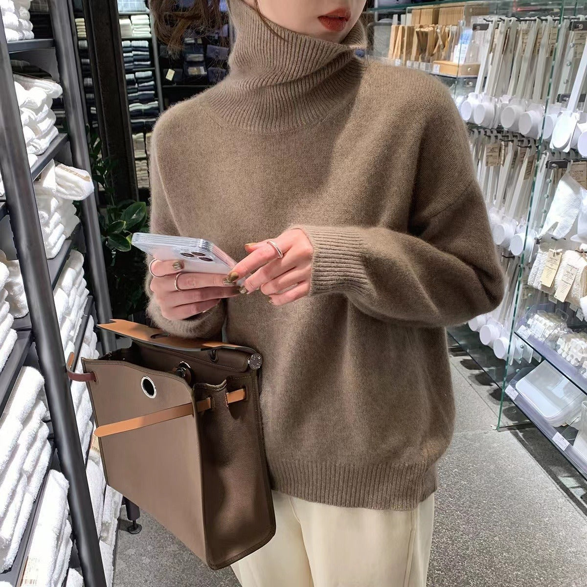 Thick and loose high neck sweater