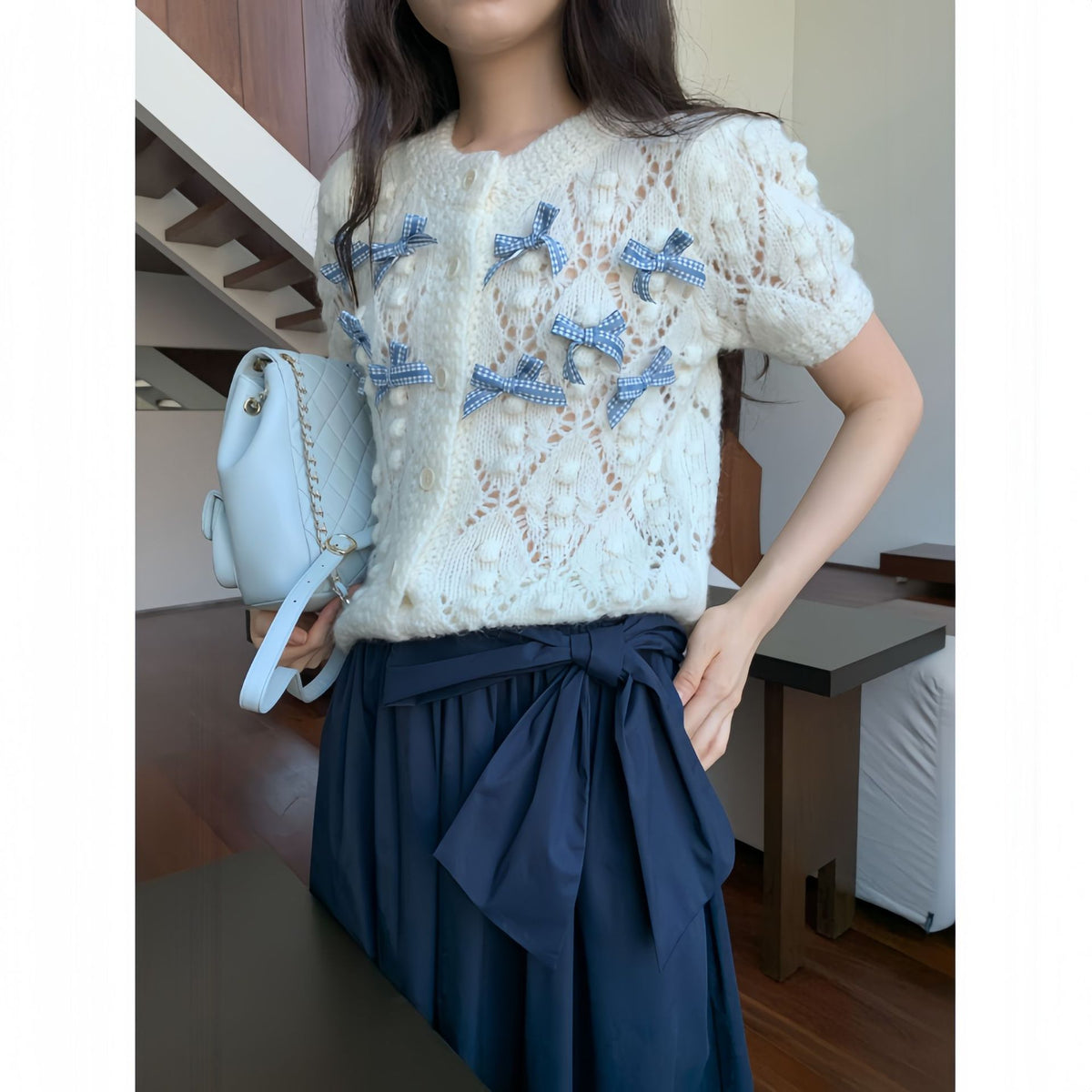 Short sleeved knitted sweater