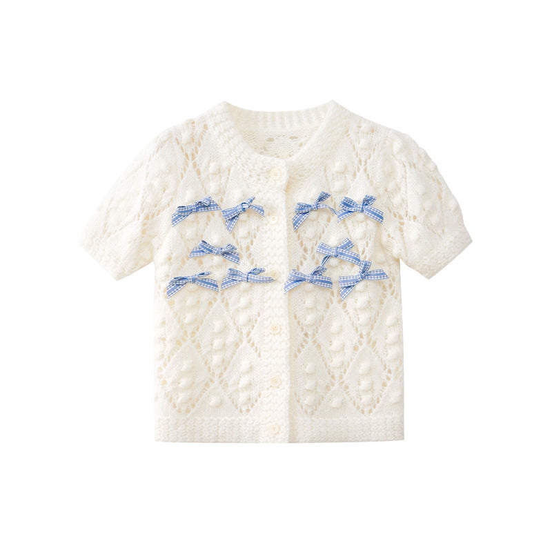Short sleeved knitted sweater