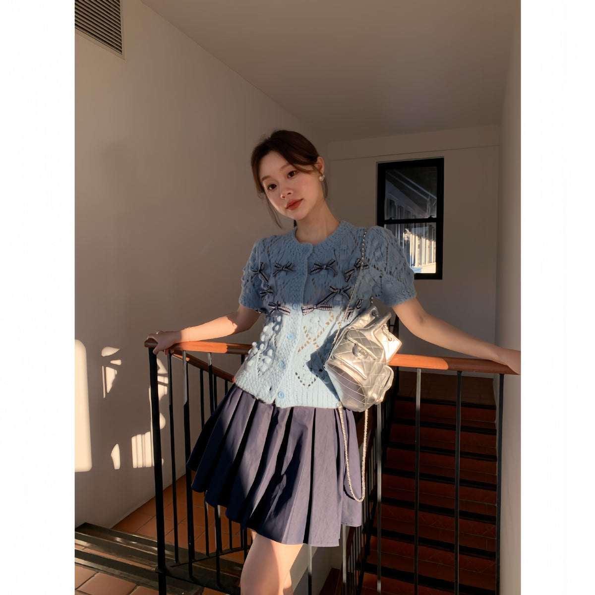 Short sleeved knitted sweater